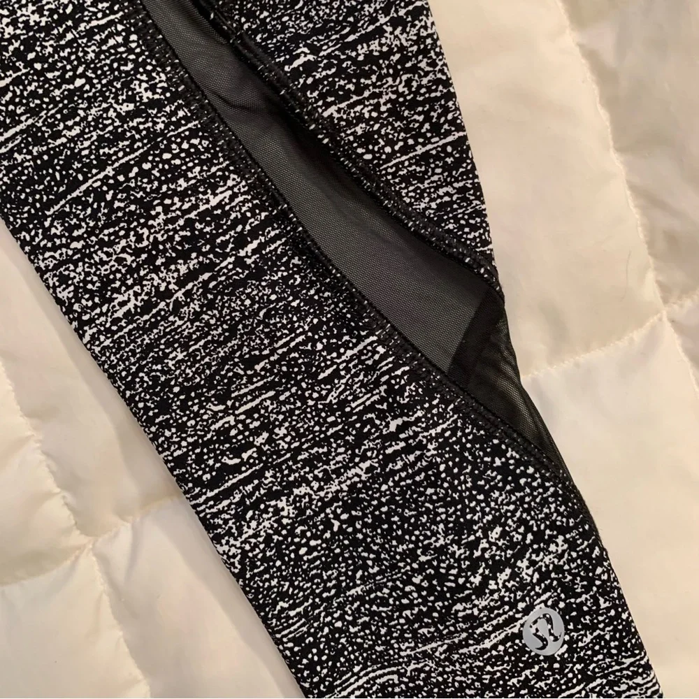 Lululemon Pace Perfect 7/8 Tight 25” Leggings 4 Air Time White Black Activewear